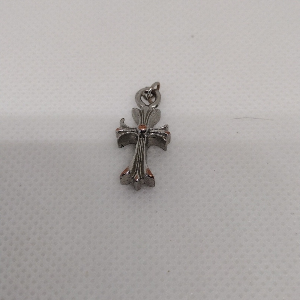 Small Amazon Silver Cross Pendant Necklace